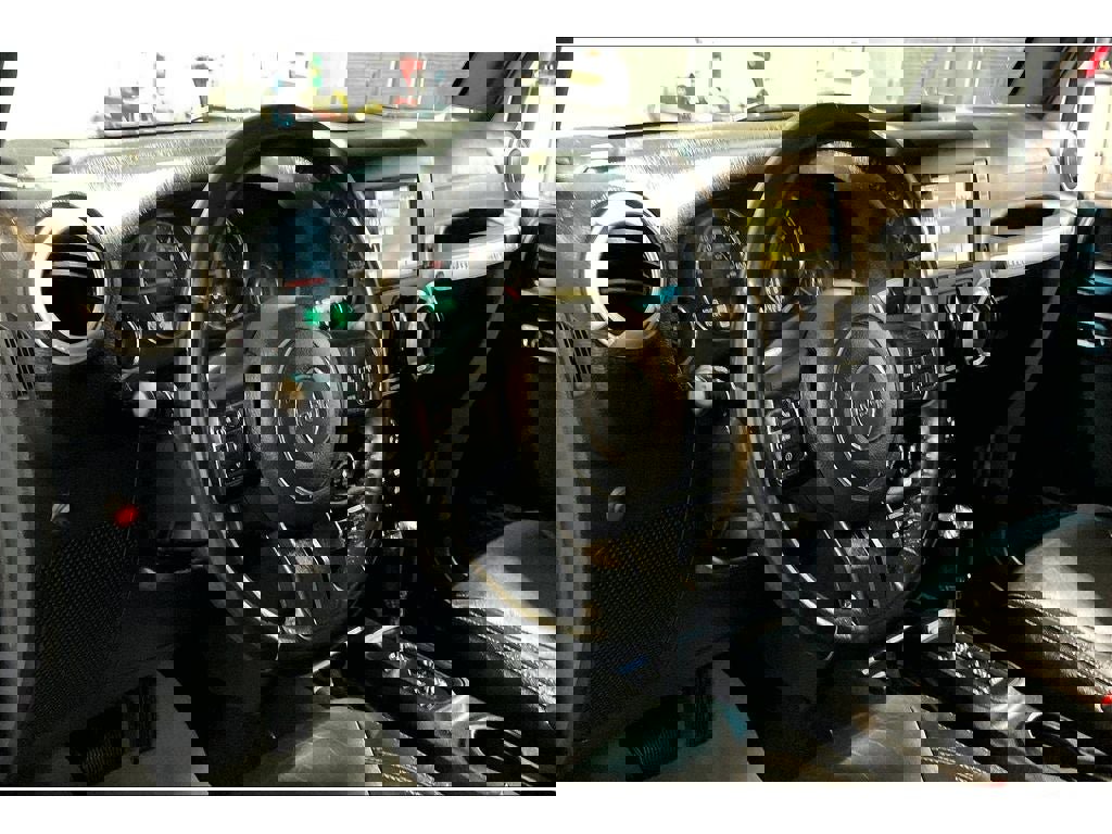 Used 2016 Jeep Wrangler Unlimited Sahara w/ Connectivity Group image 14