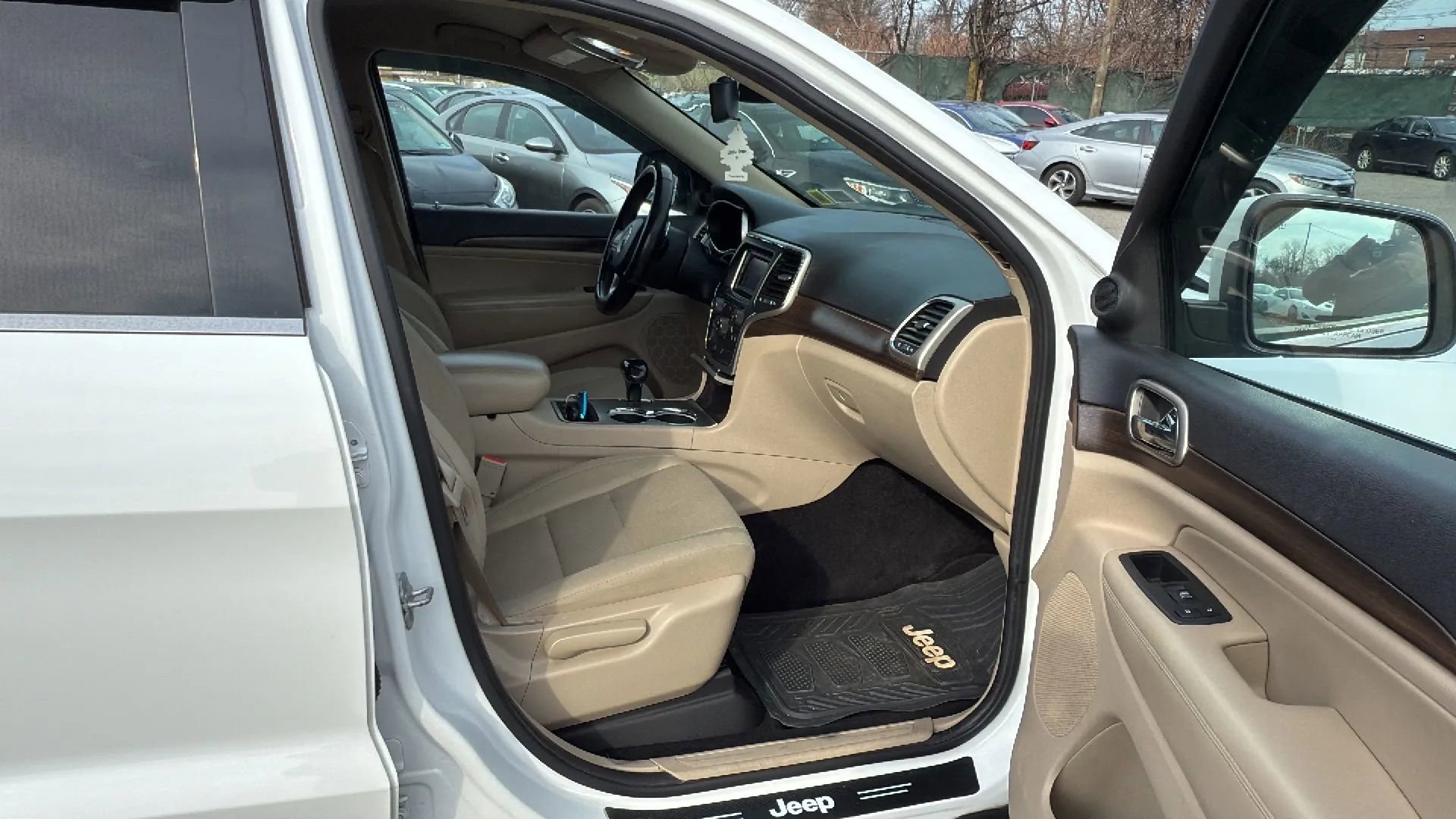 Used 2014 Jeep Grand Cherokee Laredo w/ Quick Order Package 23E AWD/4WD image 24