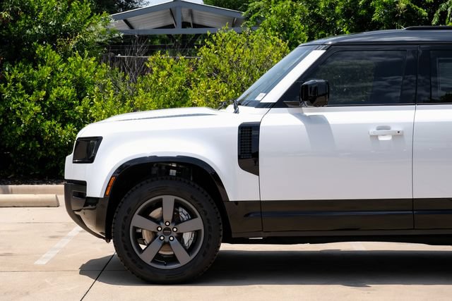 New 2026 Land Rover Defender 110 X-Dynamic SE AWD/4WD image 17