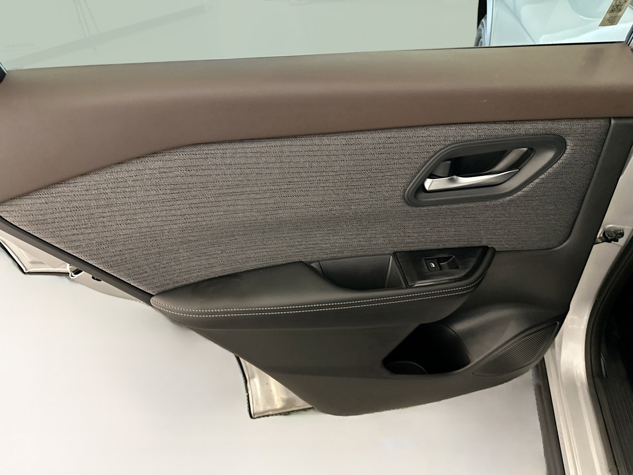 Used 2023 Nissan Rogue SV image 27