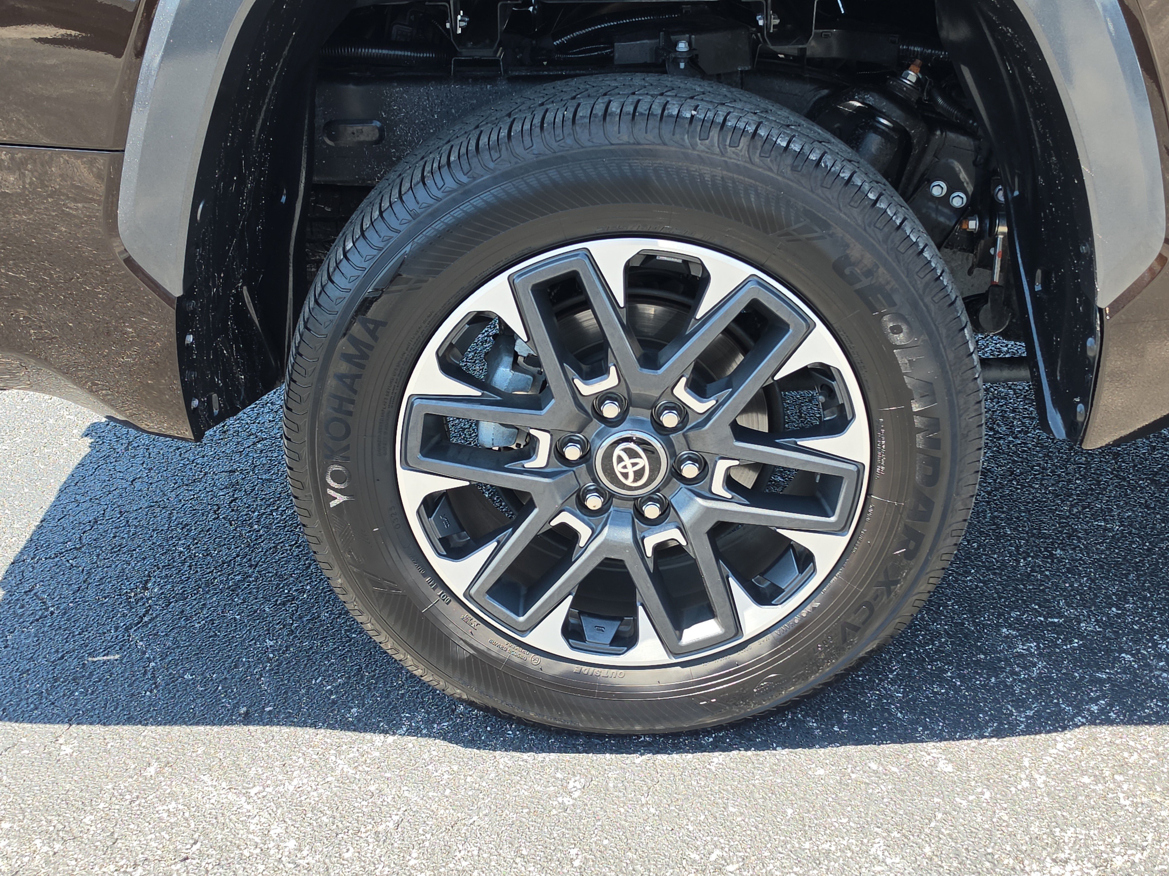 Used 2025 Toyota Tundra Limited AWD/4WD image 5