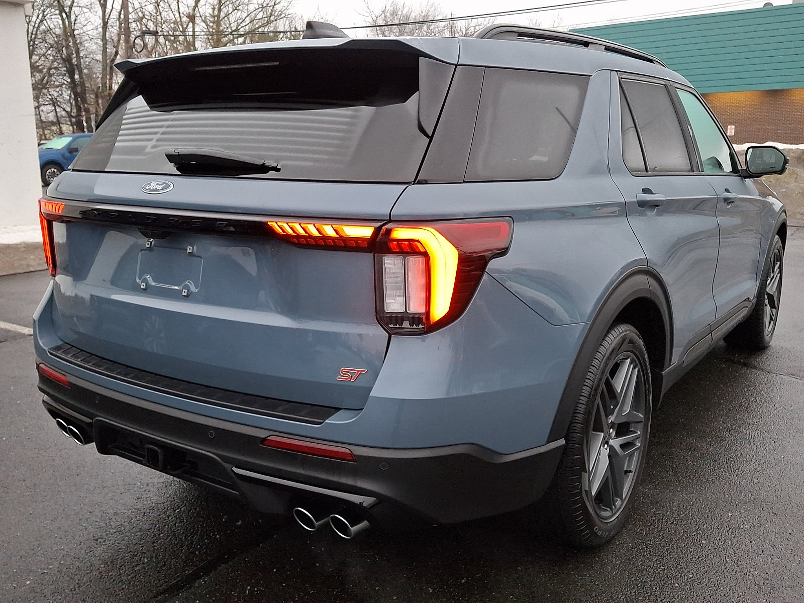 Used 2025 Ford Explorer ST image 6