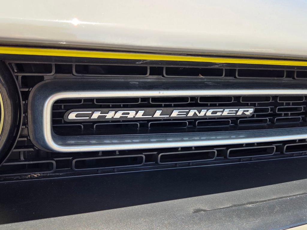 Used 2019 Dodge Challenger SXT RWD image 9