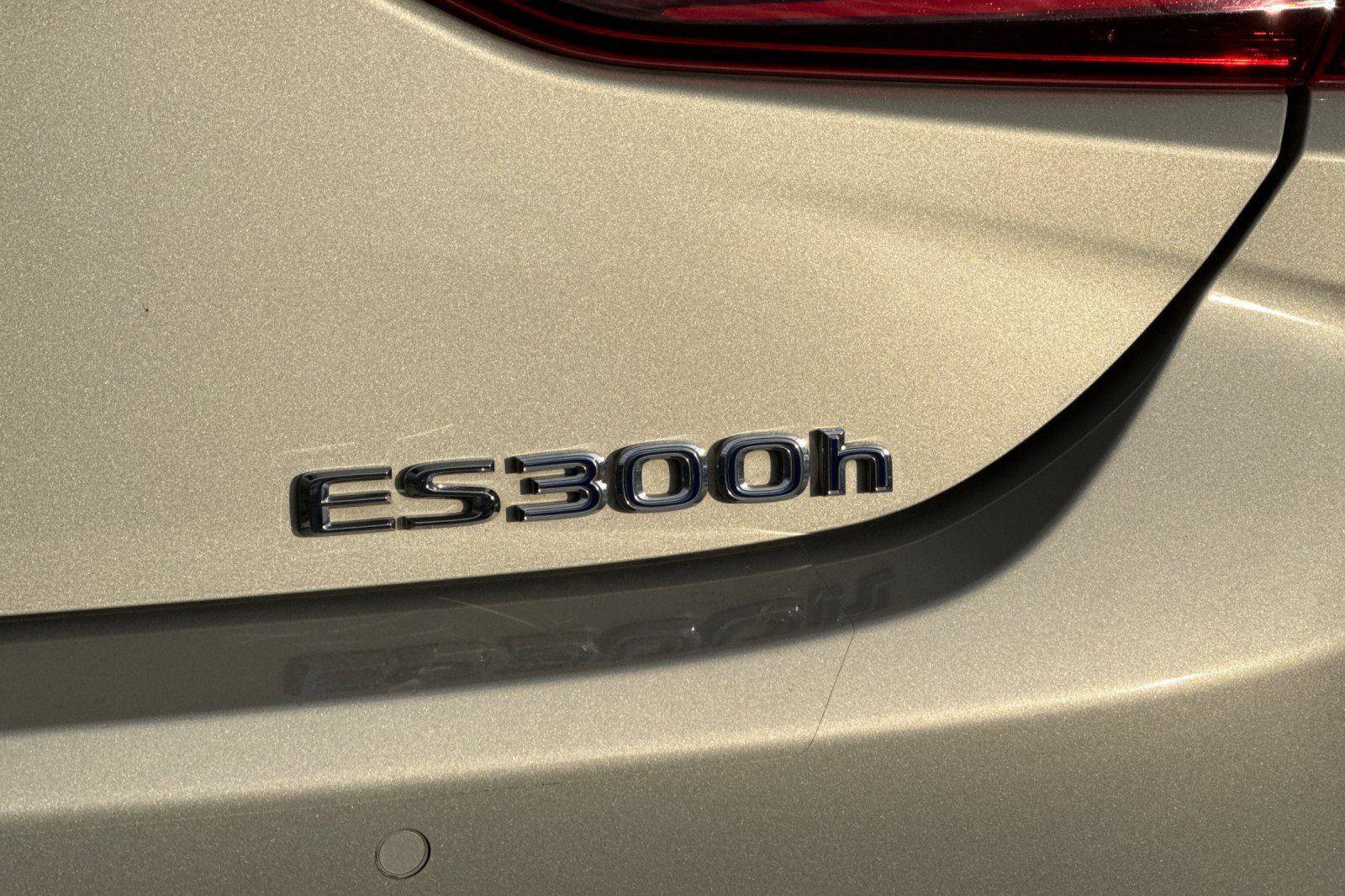 Used 2021 Lexus ES 300h w/ Accessory Package 2 image 27