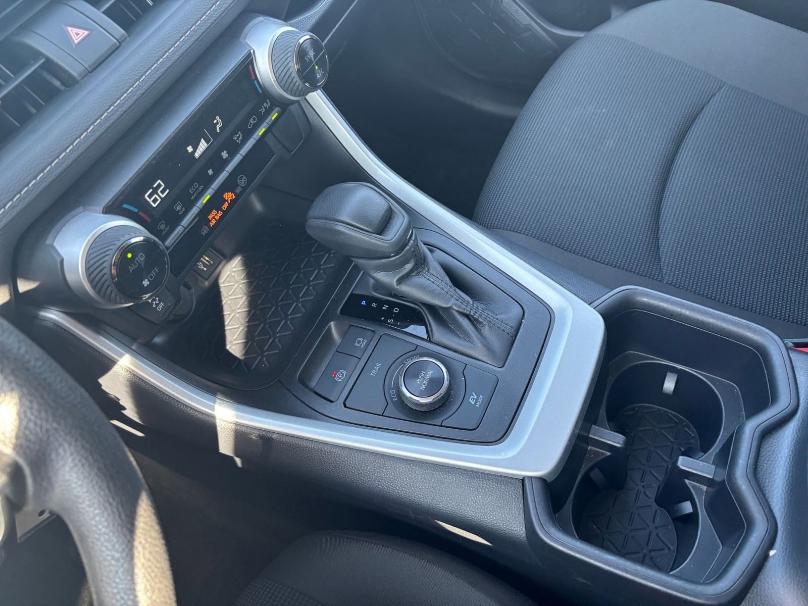 Used 2025 Toyota RAV4 LE image 40