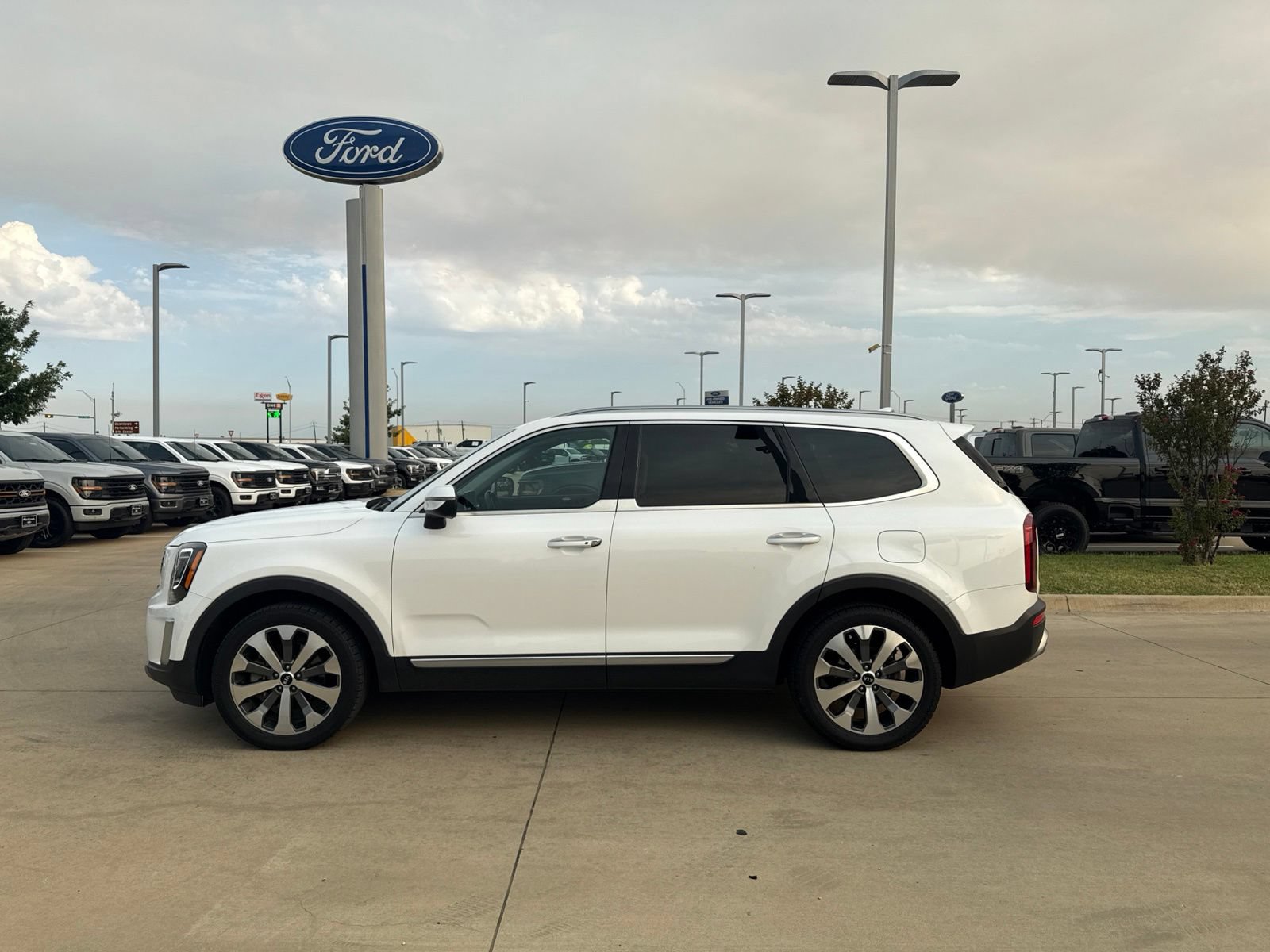 Used 2020 Kia Telluride S FWD image 2
