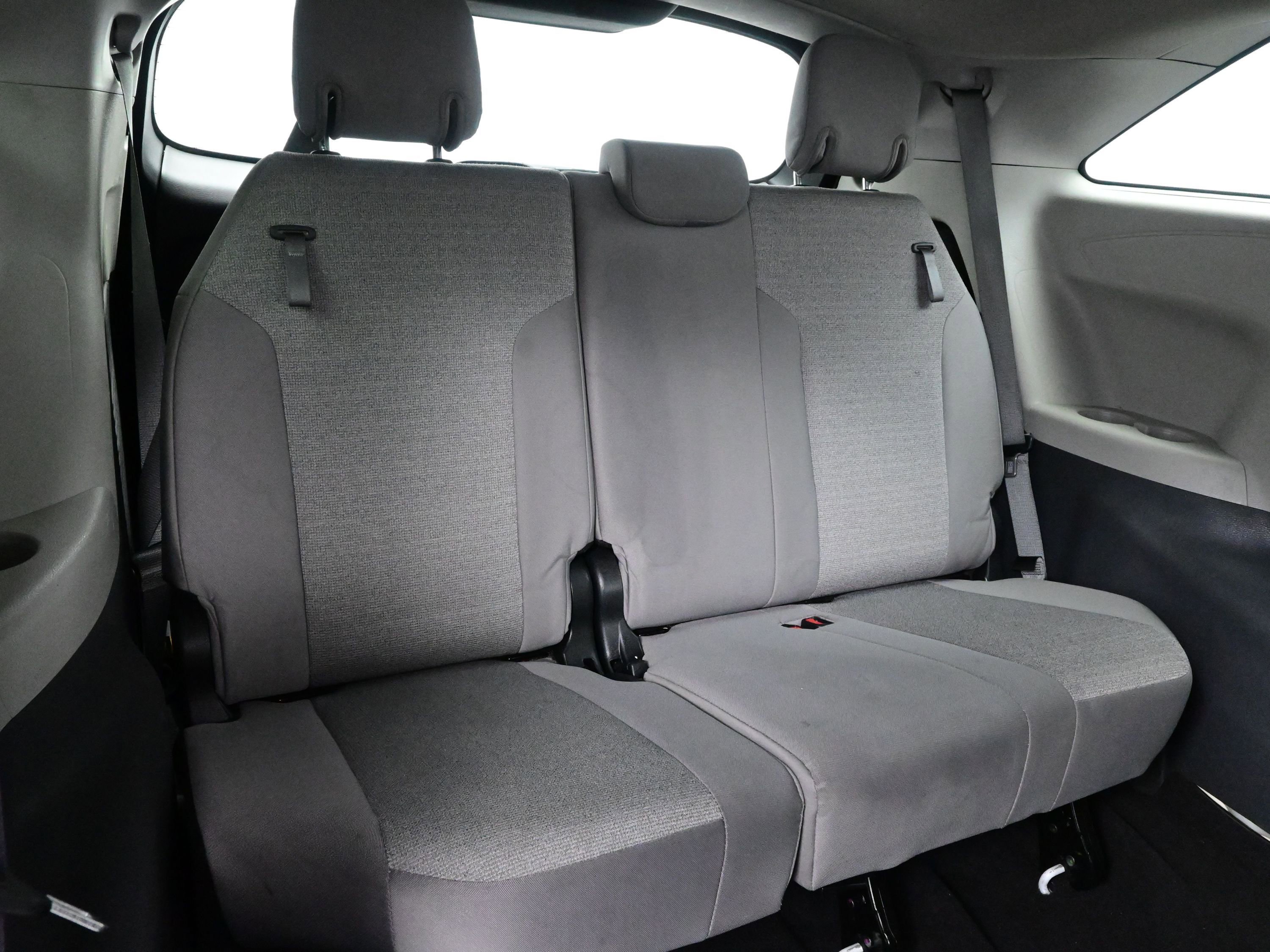 Used 2024 Toyota Sienna LE image 17