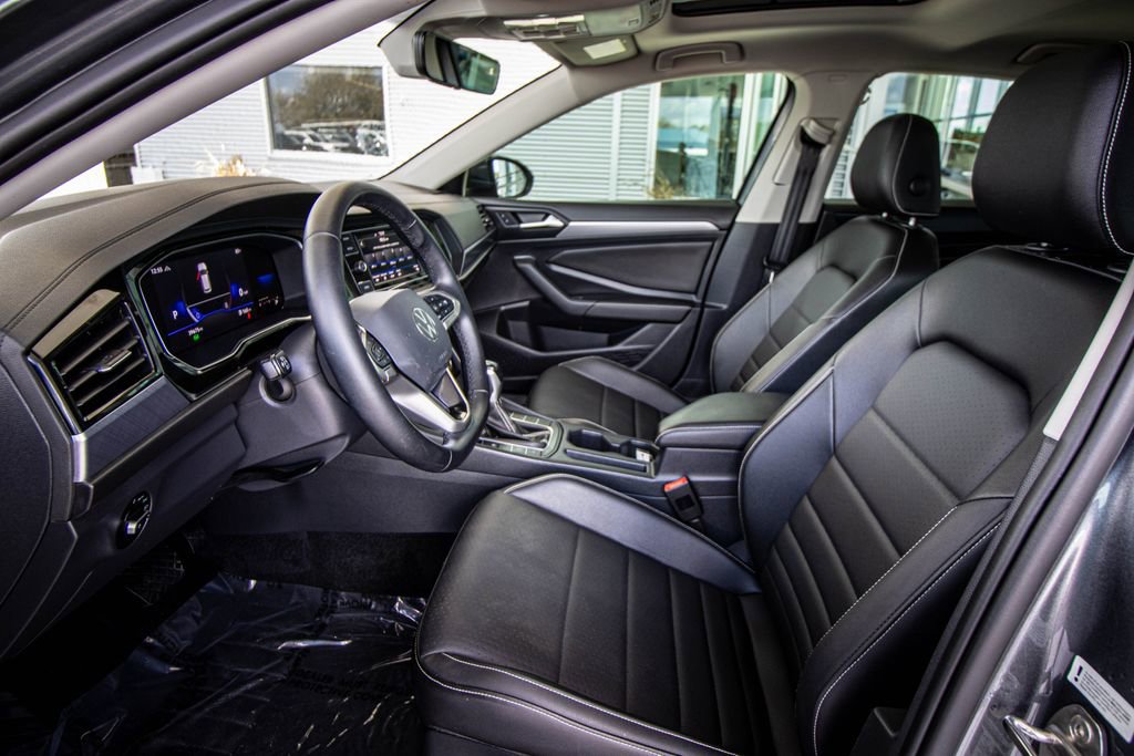 Certified 2022 Volkswagen Jetta SE image 22