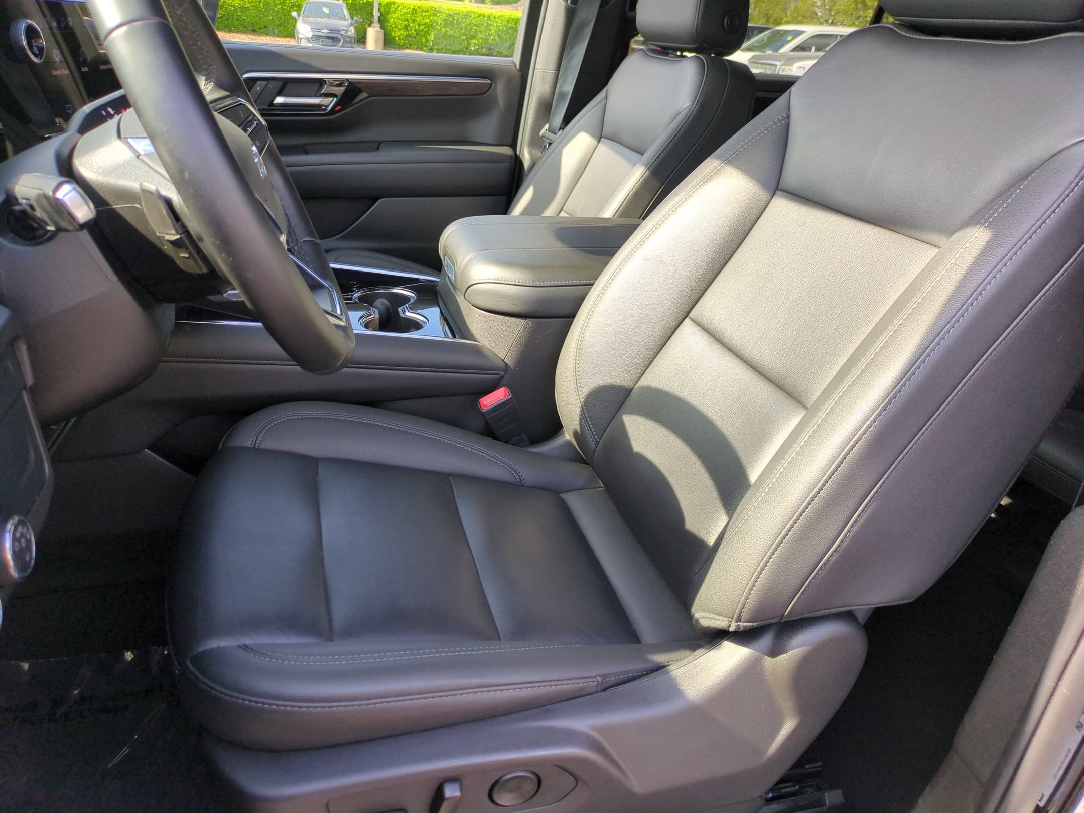 Used 2025 Chevrolet Suburban Z71 AWD/4WD image 16