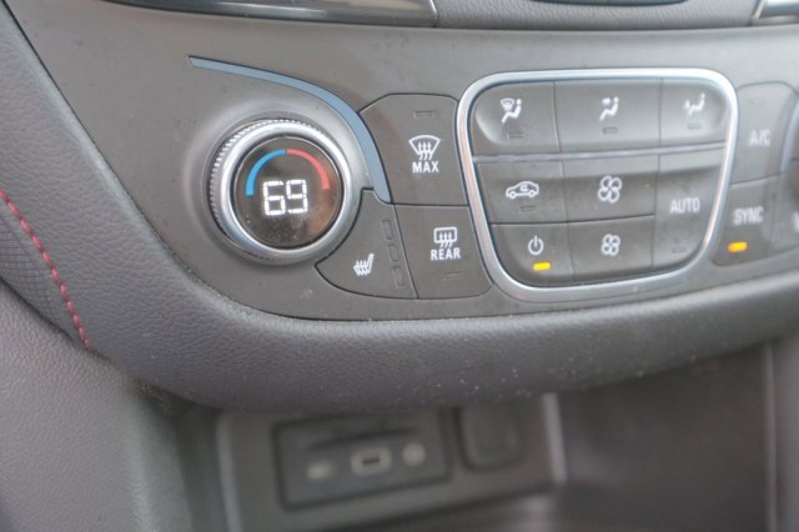 Used 2022 Chevrolet Equinox RS w/ Infotainment Package image 19