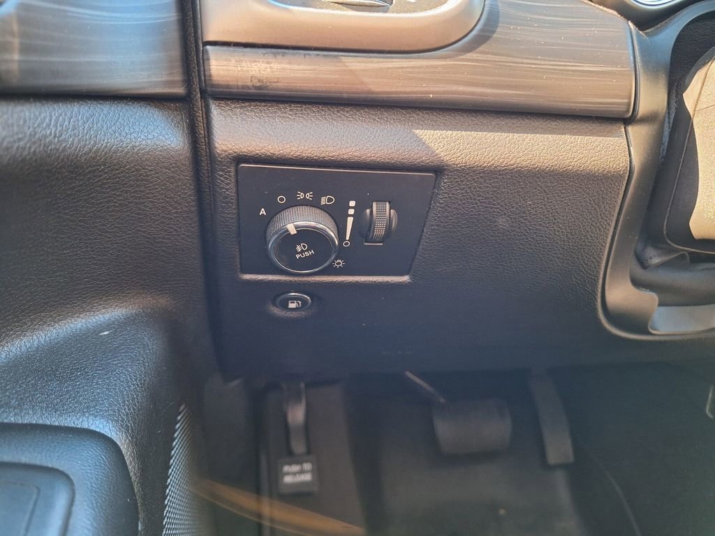 Used 2021 Jeep Grand Cherokee Laredo X image 17