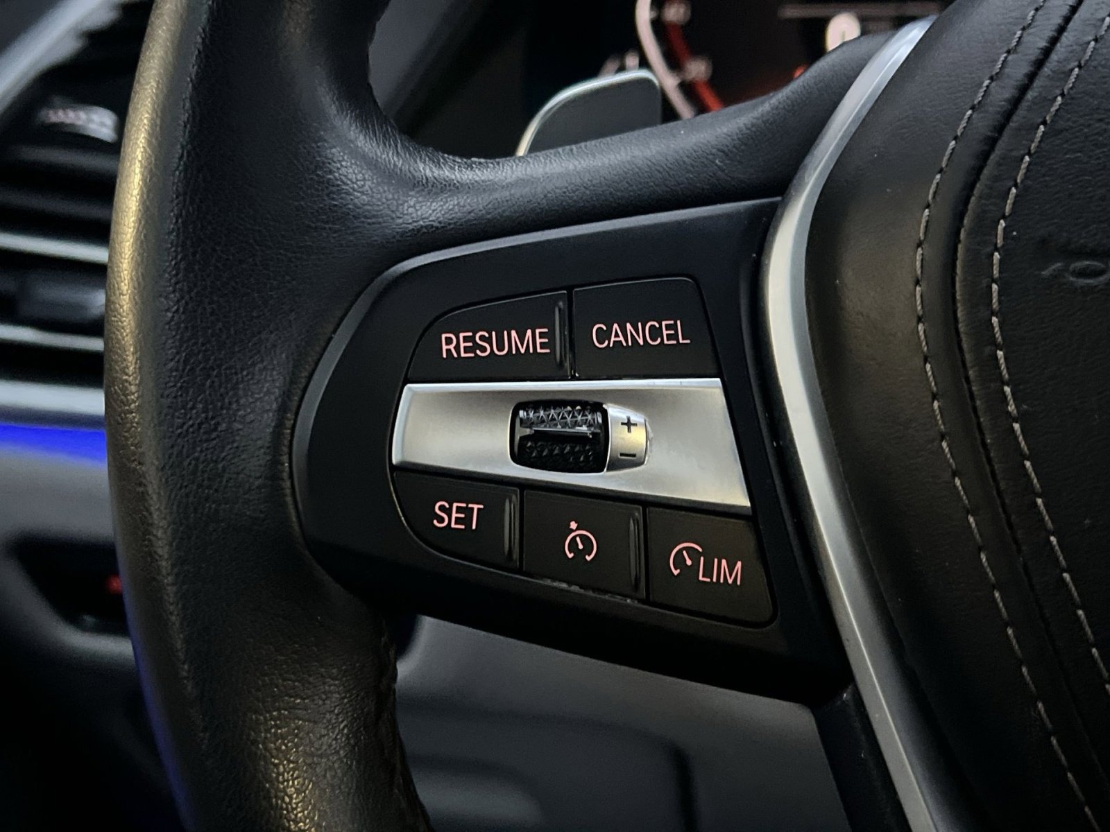 Used 2023 BMW X6 xDrive40i w/ Luxury Seating Package image 30