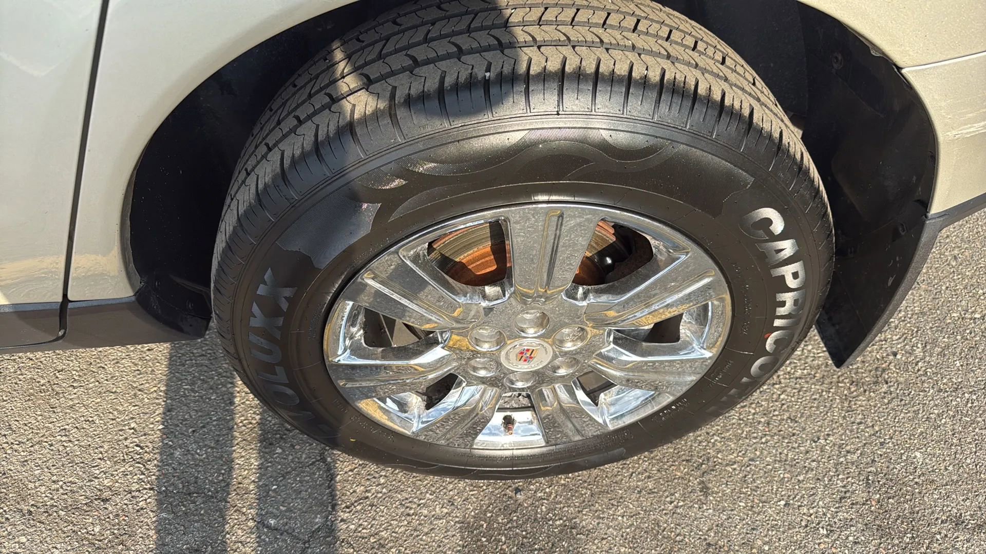 Used 2015 Cadillac SRX Luxury w/ Driver Awareness Package image 9