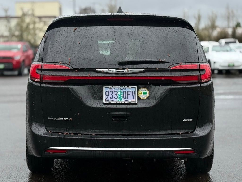 Used 2025 Chrysler Pacifica Select image 4