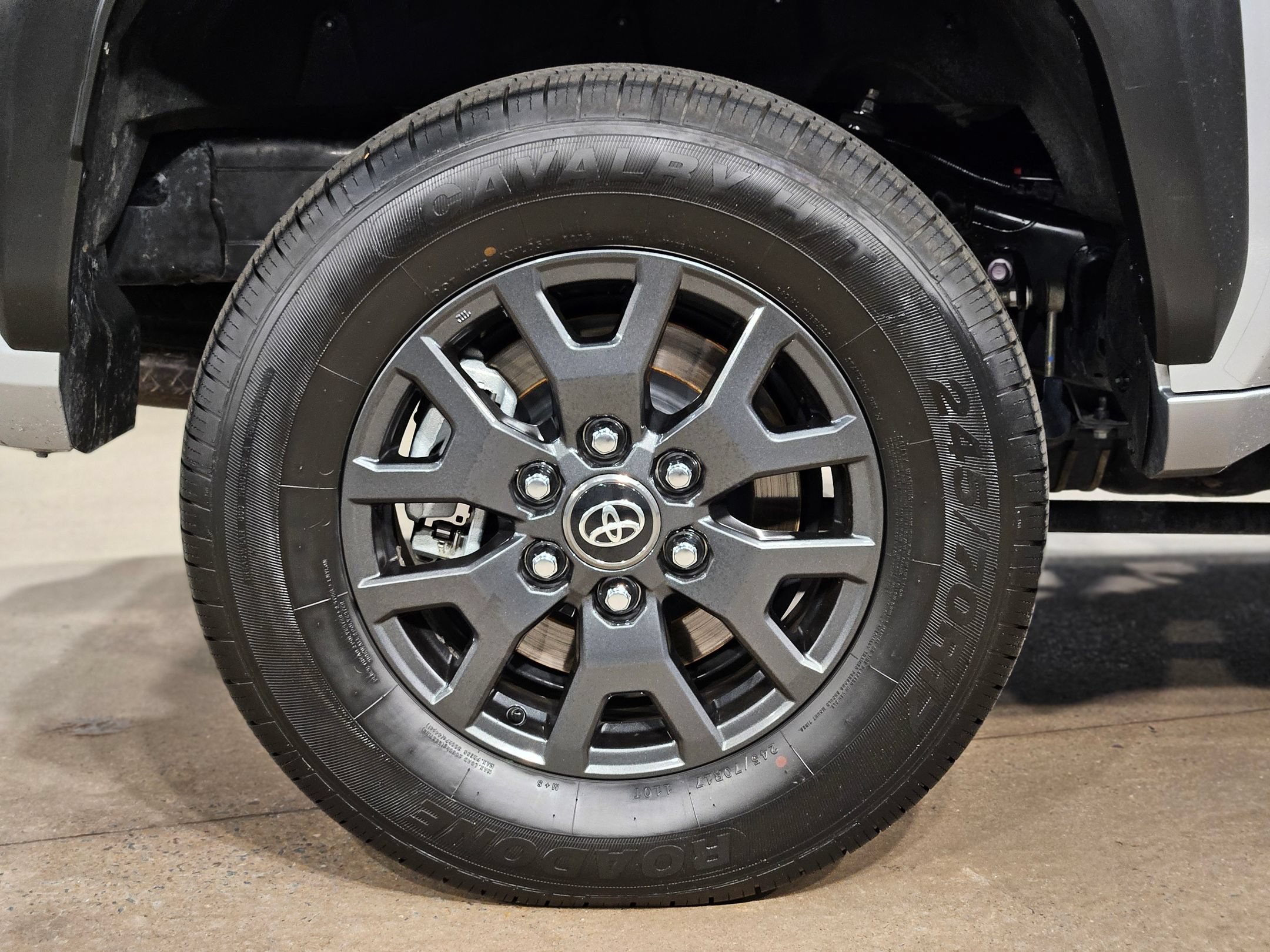 Used 2025 Toyota 4Runner SR5 AWD/4WD image 17