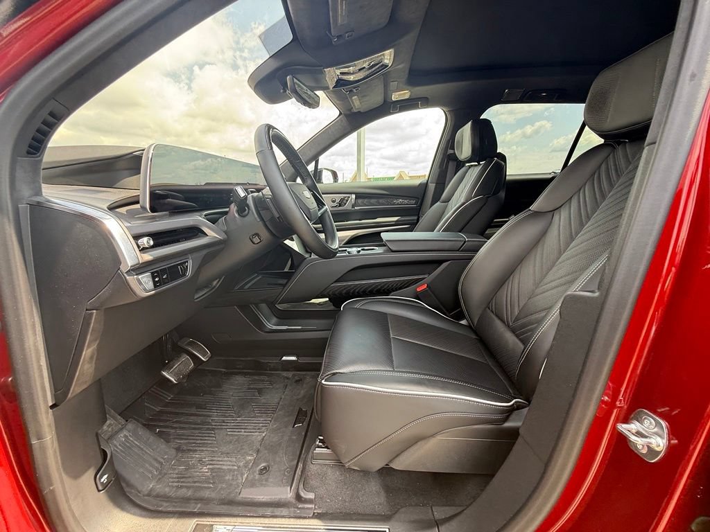 Certified 2026 Cadillac Vistiq Platinum w/ LPO, Floor Liner Package AWD/4WD image 30