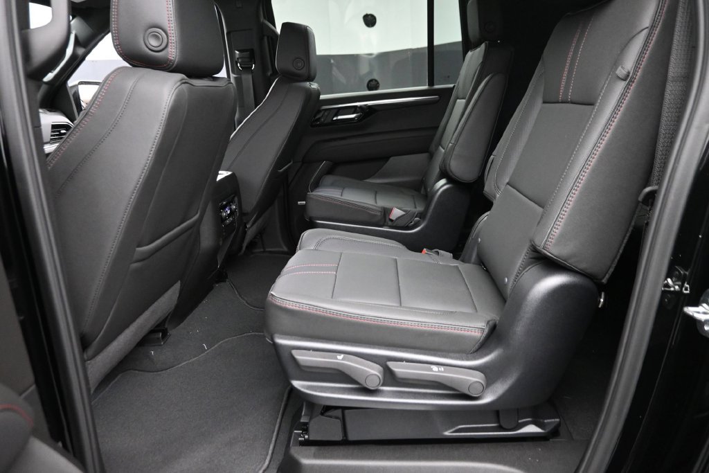New 2027 Chevrolet Suburban RST w/ Comfort Package AWD/4WD image 12