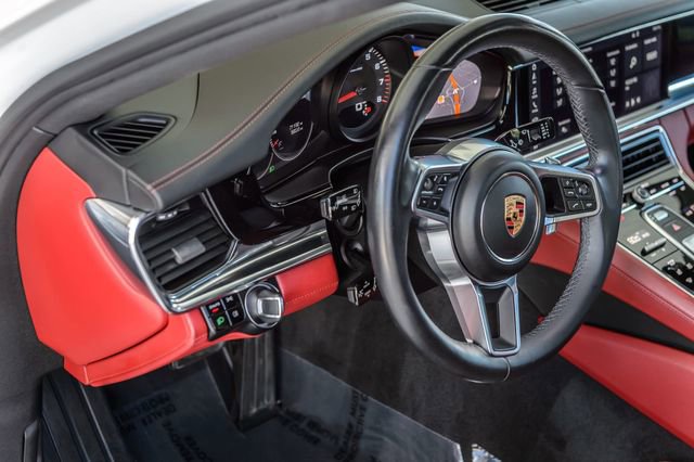 Used 2020 Porsche Panamera image 27