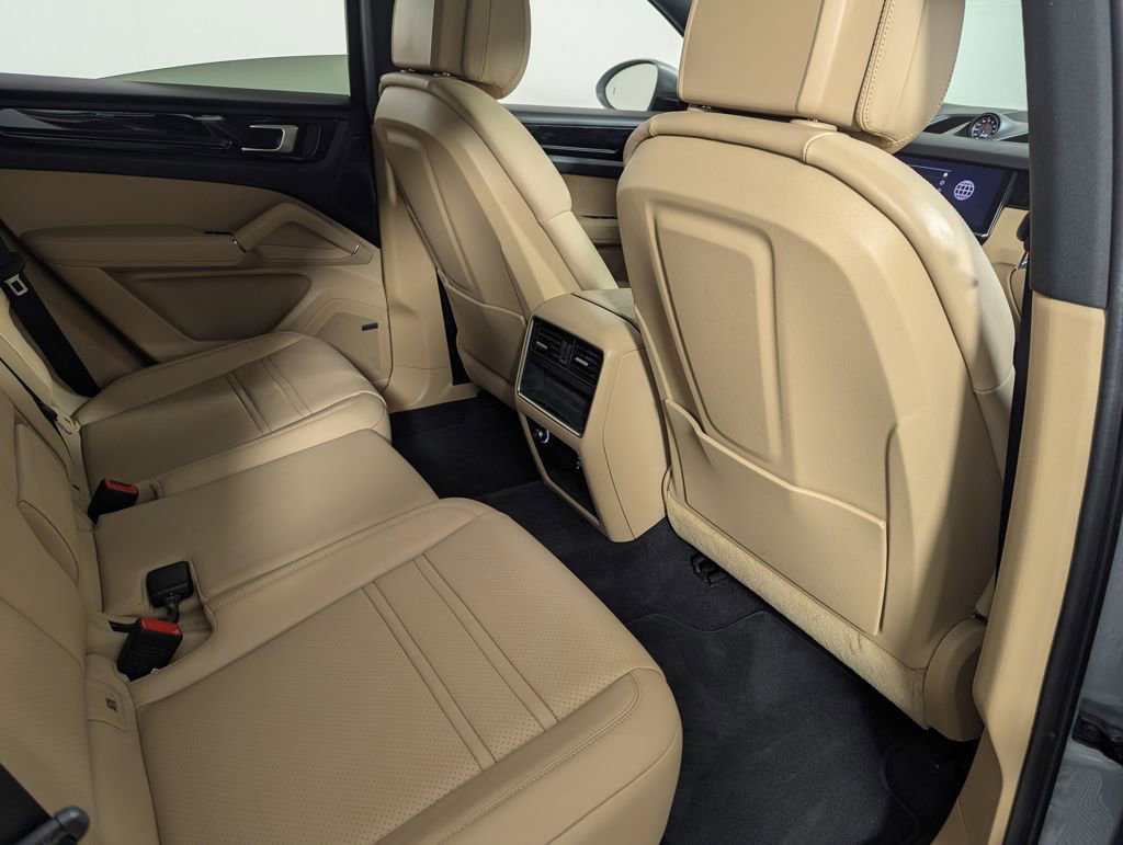 Used 2022 Porsche Cayenne Coupe image 35