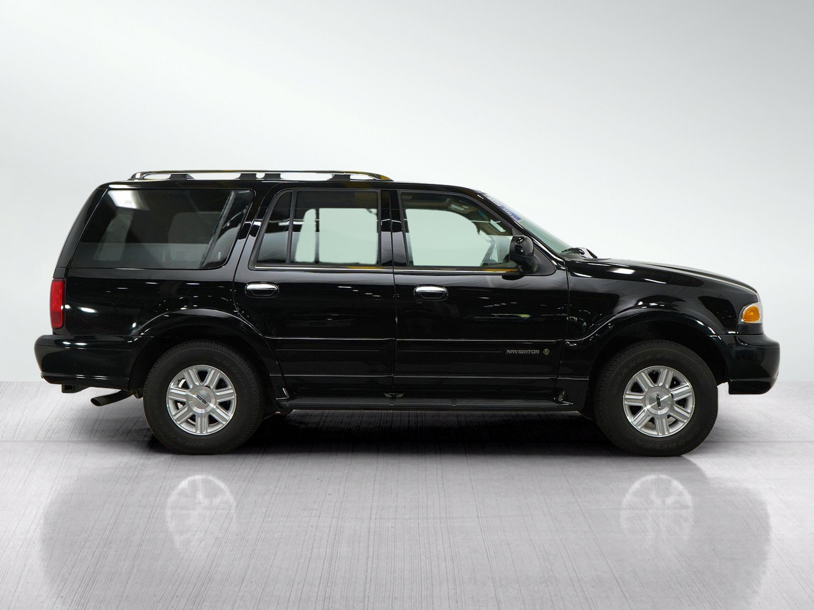 Used 2002 Lincoln Navigator 4WD image 6