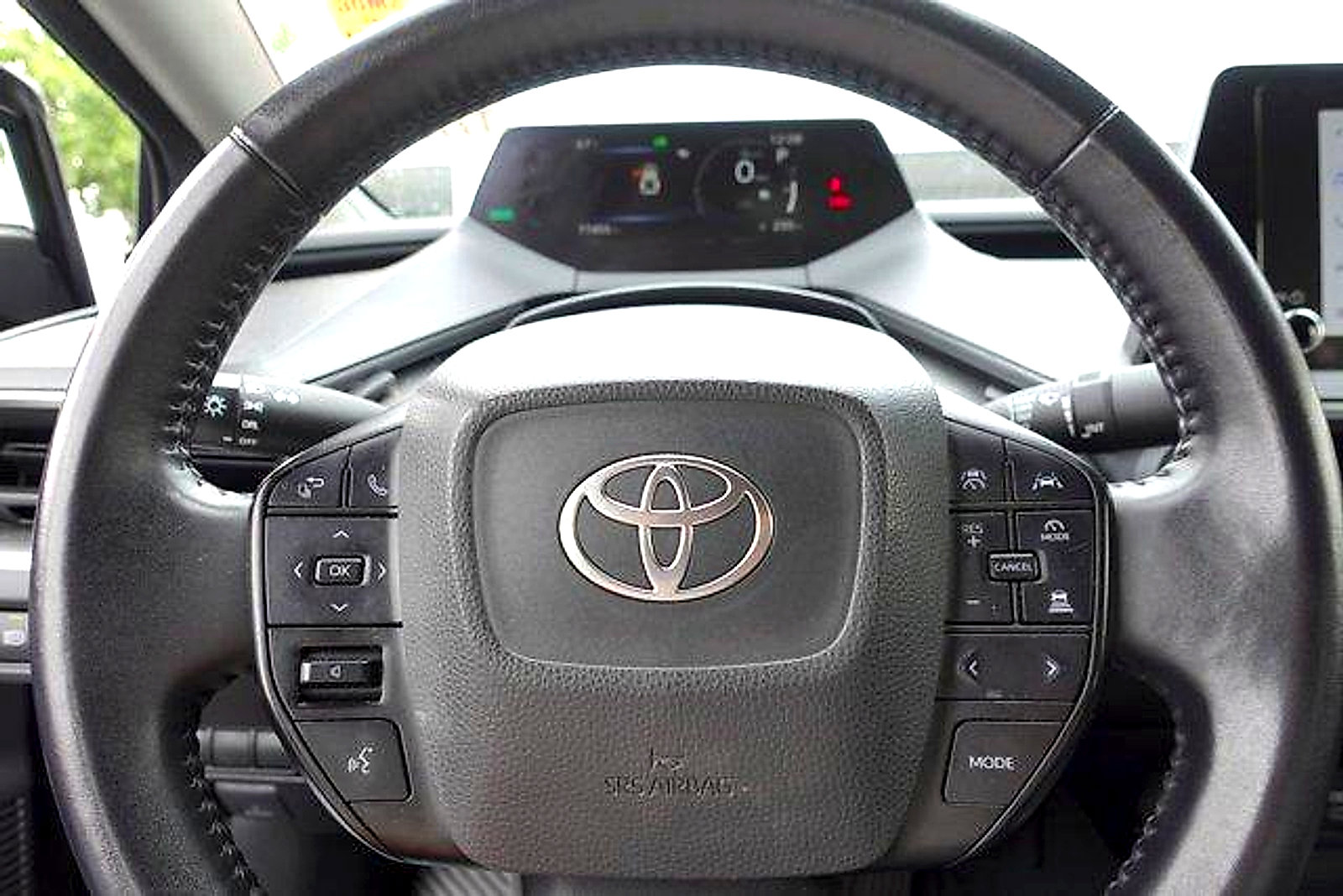 Used 2024 Toyota Prius LE FWD image 13