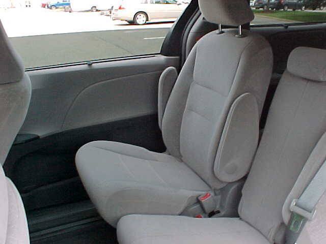 Used 2015 Toyota Sienna LE FWD image 11