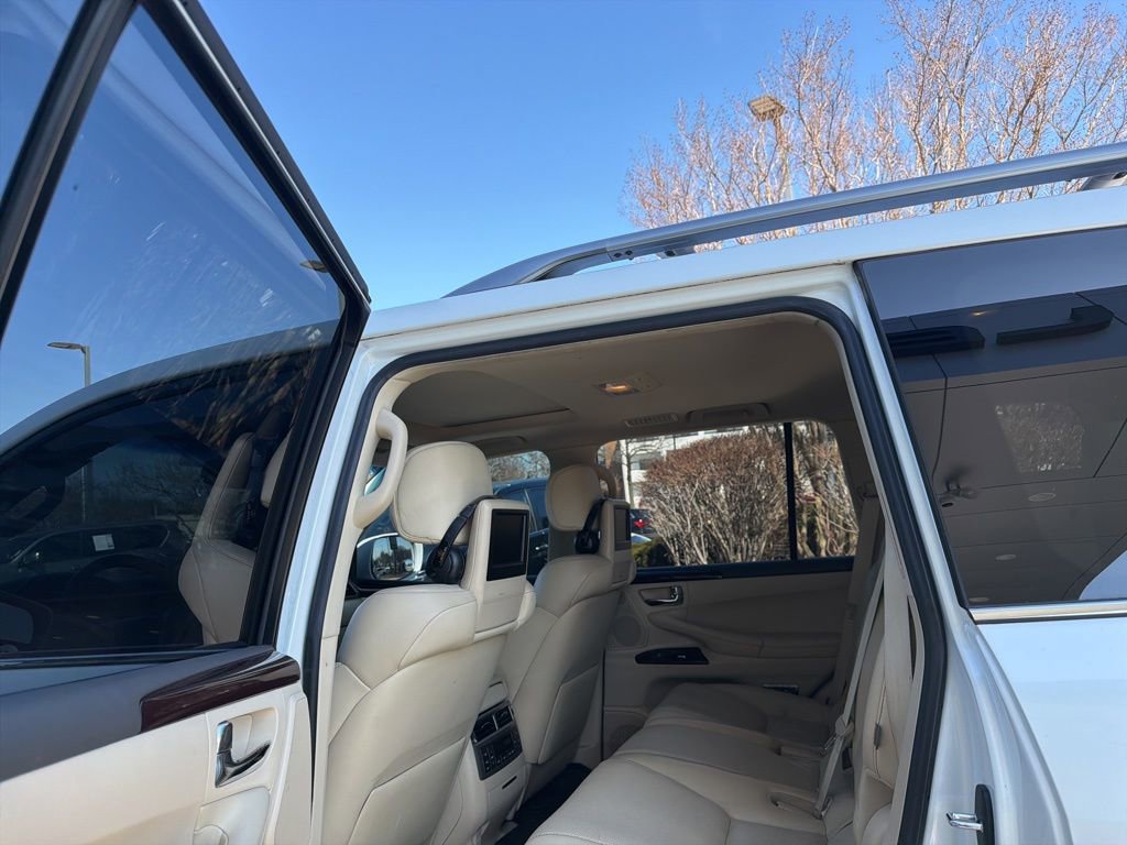 Used 2015 Lexus LX 570 4WD w/ Luxury Package image 34