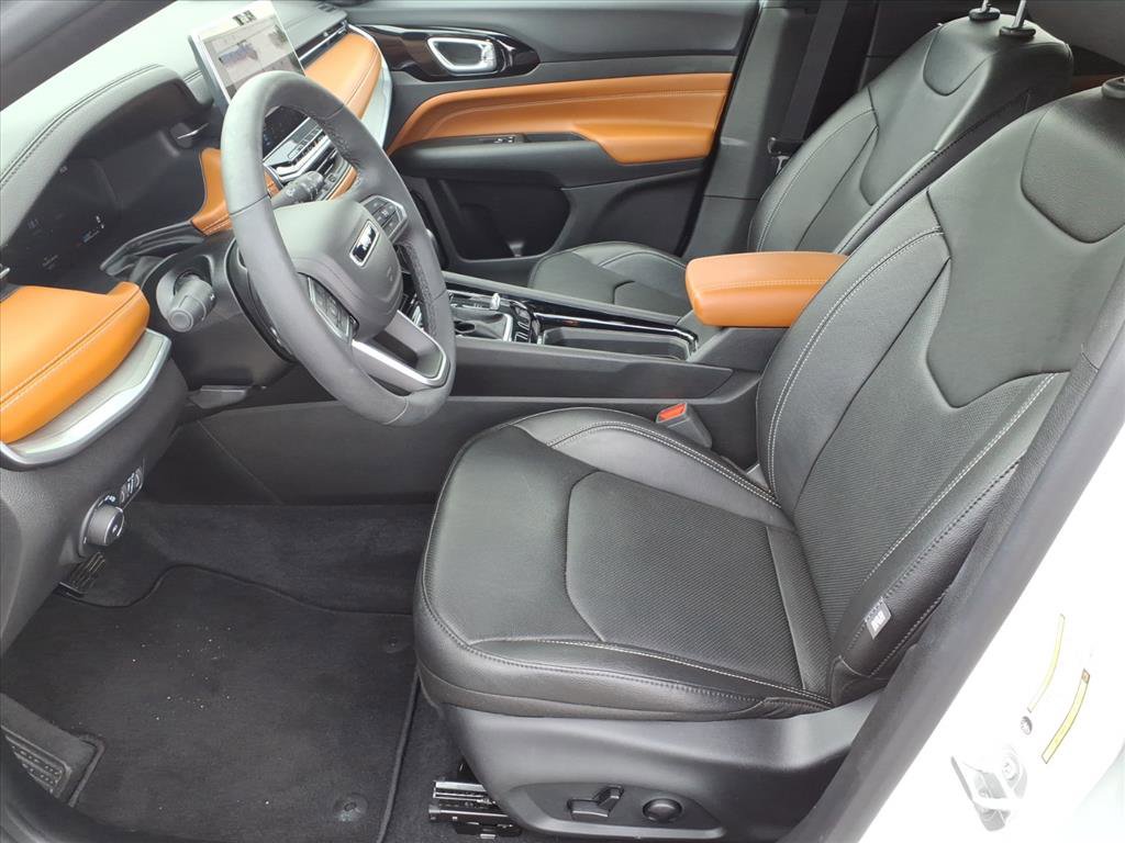 Used 2025 Jeep Compass Limited w/ Elite Group AWD/4WD image 12