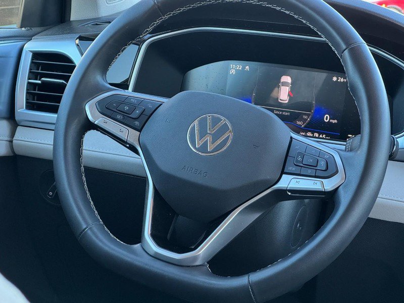 Used 2025 Volkswagen Taos SE image 12