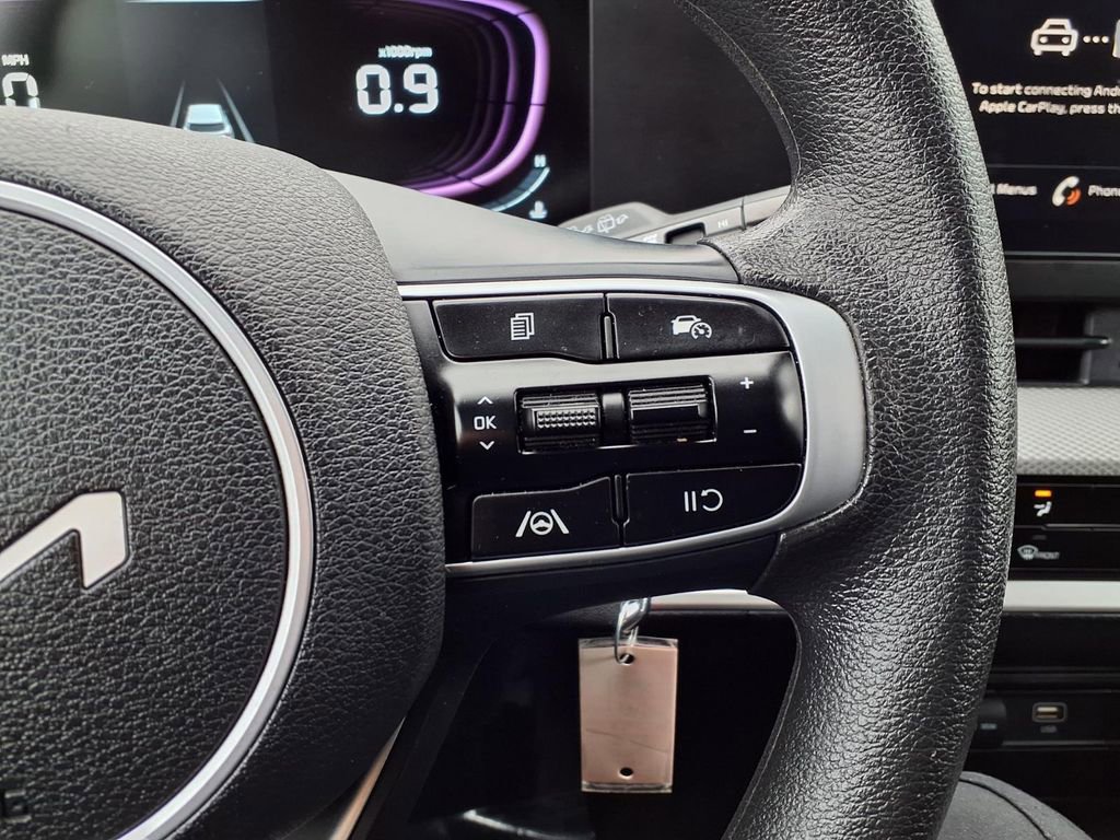 Used 2025 Kia Sportage LX image 14