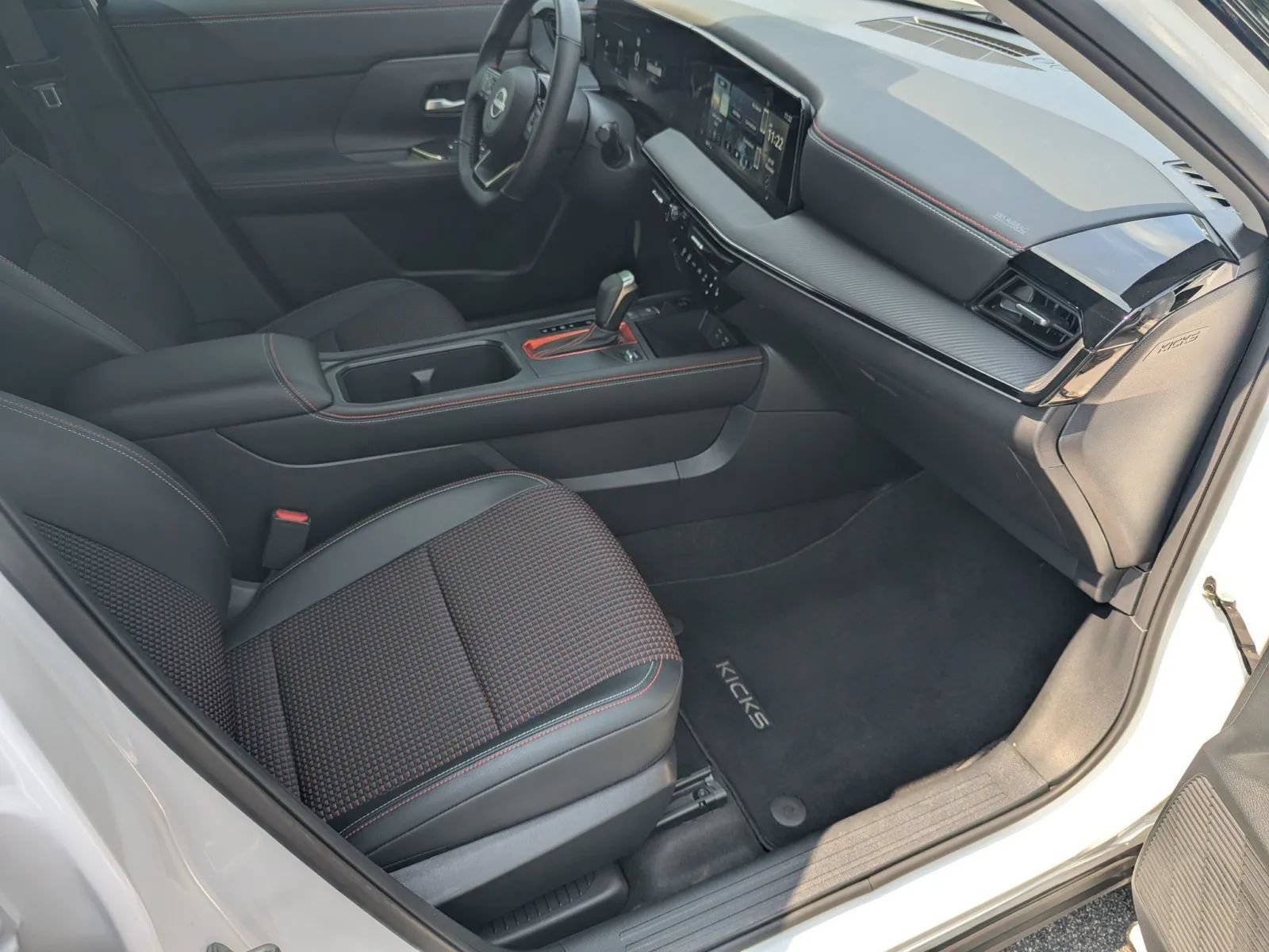 Used 2025 Nissan Kicks SR w/ SR Premium Package FWD image 12