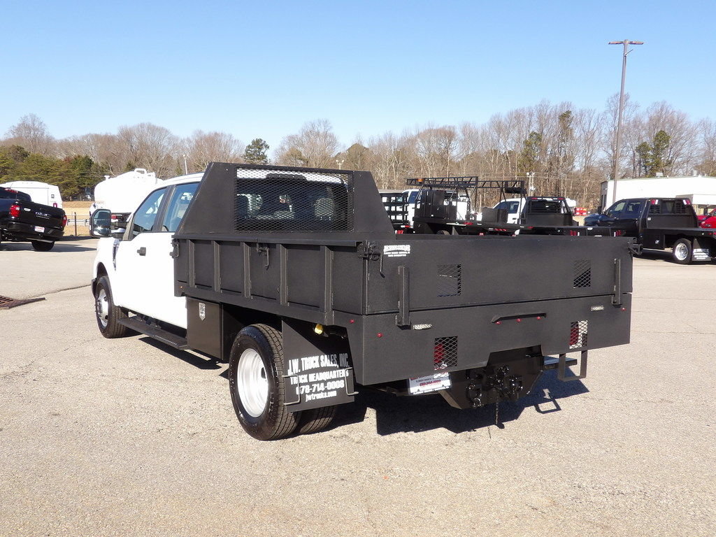 Used 2018 Ford F350 XL w/ Power Equipment Group RWD image 5