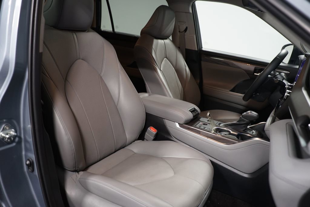 Used 2023 Toyota Highlander Limited image 29