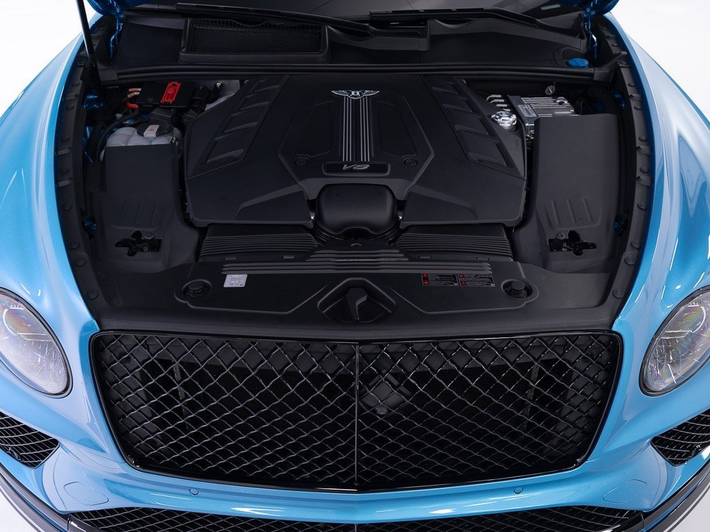 Used 2025 Bentley Bentayga image 48