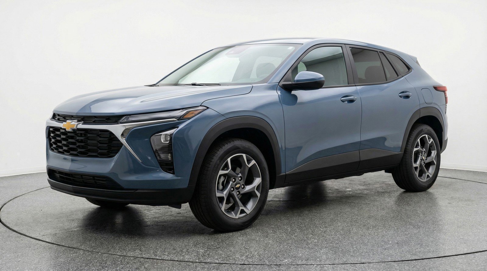 Used 2025 Chevrolet Trax LT image 2