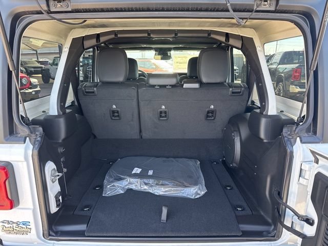 New 2025 Jeep Wrangler Unlimited Rubicon 4xe w/ Technology Group AWD/4WD image 7