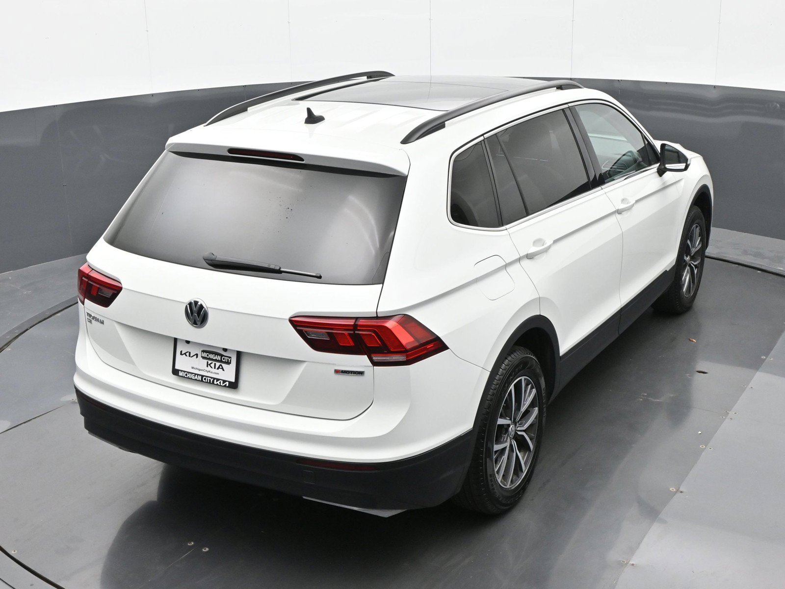 Used 2019 Volkswagen Tiguan SE w/ Panoramic Sunroof Package AWD/4WD image 31
