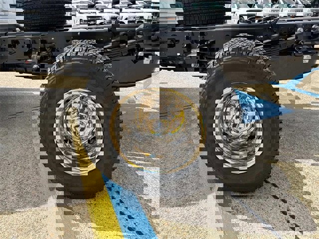 New 2025 Ford F350 XL w/ XL Chrome Package image 4