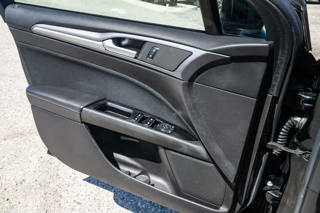 Used 2016 Ford Fusion SE FWD image 24