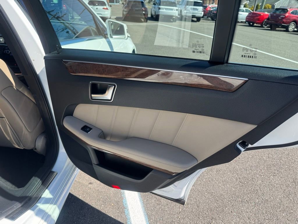 Used 2013 Mercedes-Benz E 350 Sedan image 32