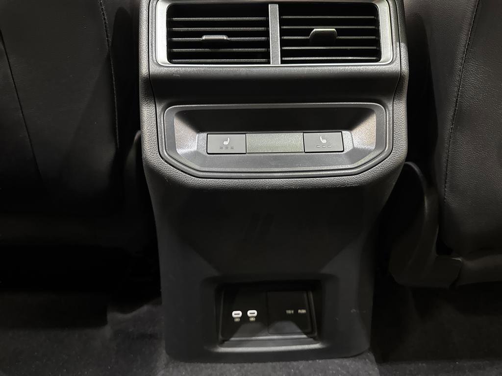 Used 2024 Volkswagen Atlas Cross Sport SEL R-Line image 32