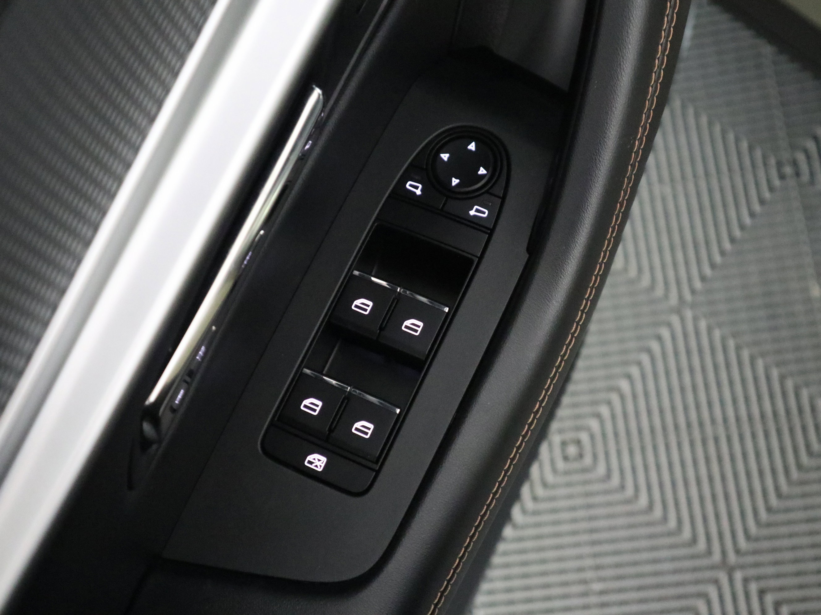 Certified 2025 MAZDA CX-70 Plug-In Hybrid w/ Premium Pkg image 39