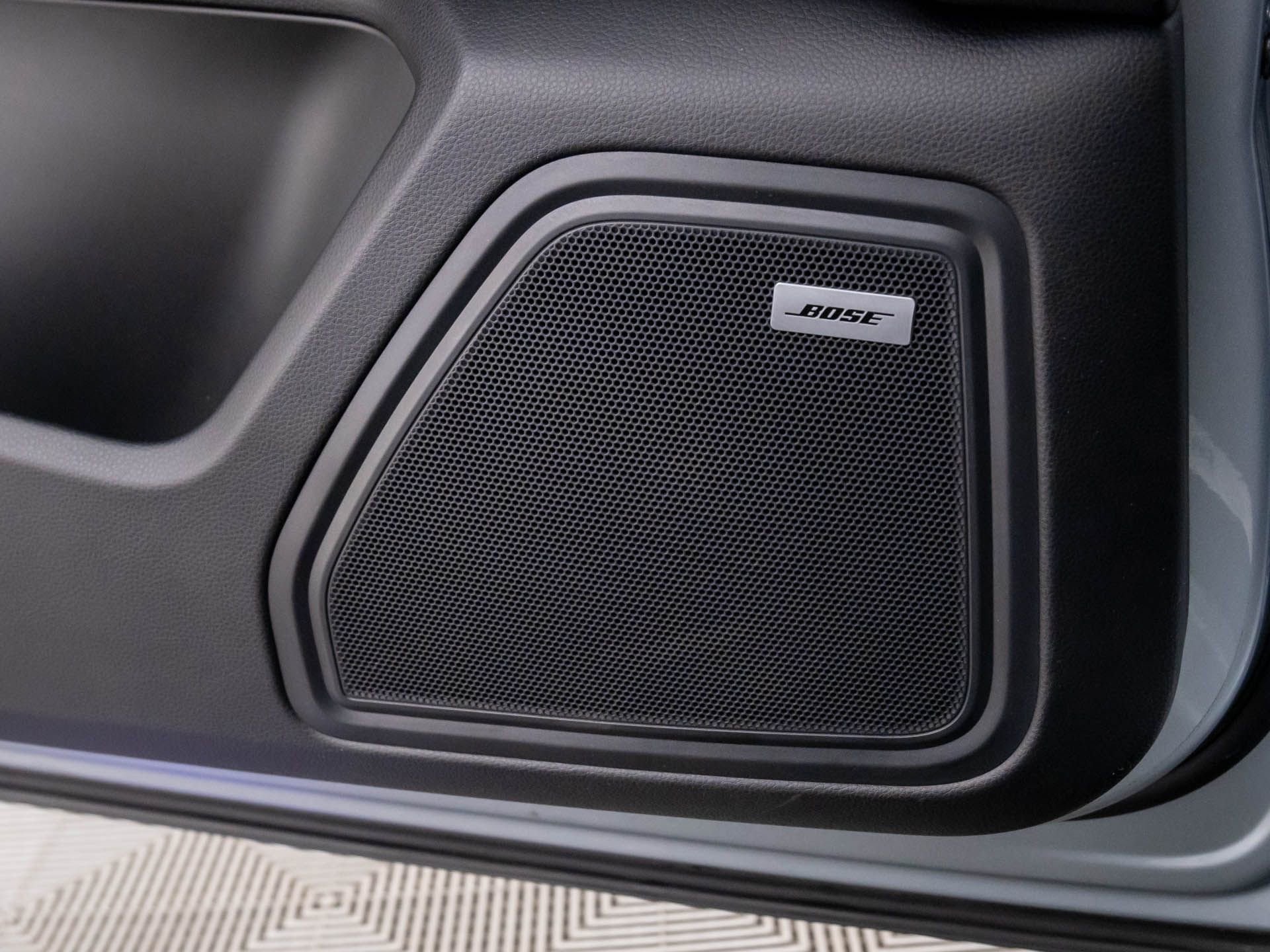 Used 2022 Porsche Macan S w/ Premium Package image 18