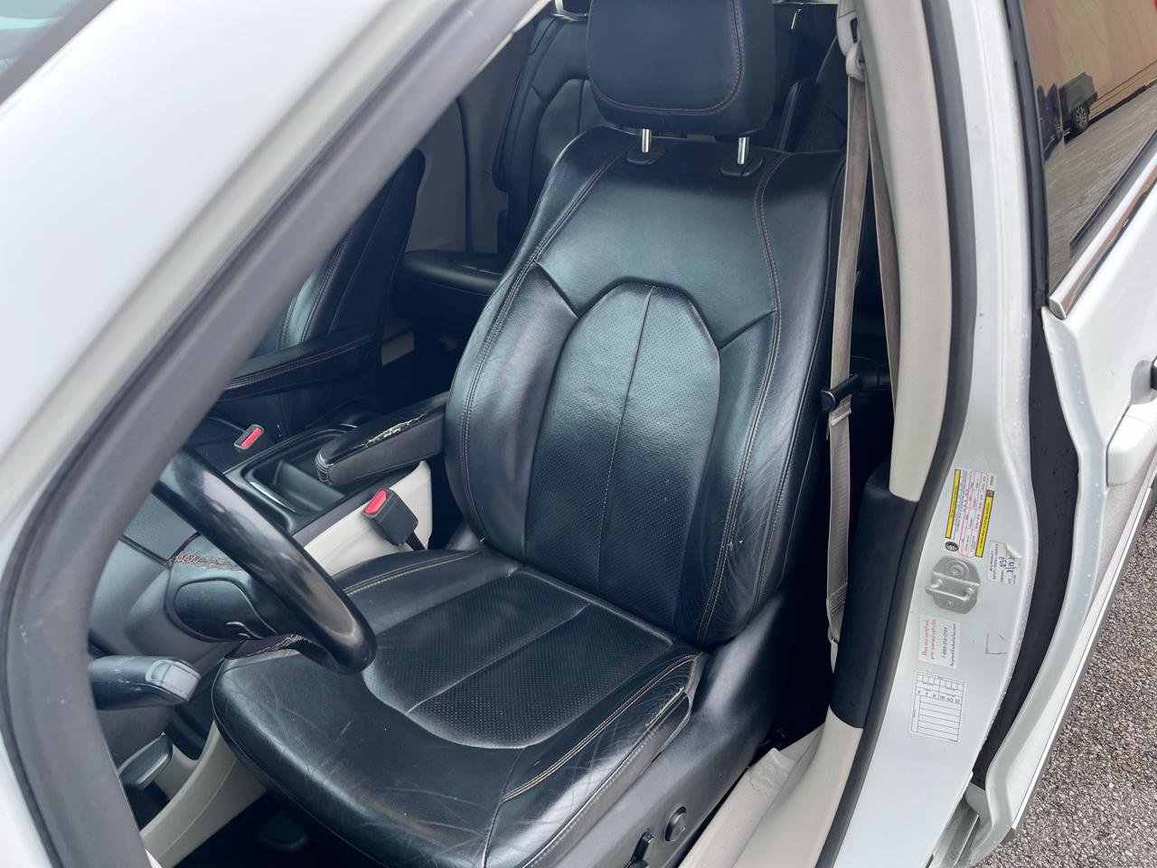 Used 2018 Chrysler Pacifica Touring-L image 26