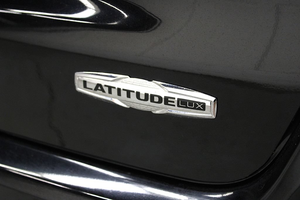 Certified 2022 Jeep Compass Latitude w/ Sun and Sound Group AWD/4WD image 42