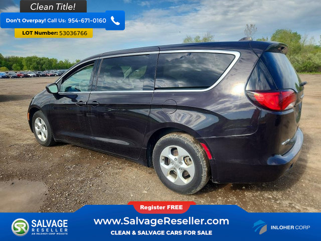 Used 2017 Chrysler Pacifica LX FWD image 3
