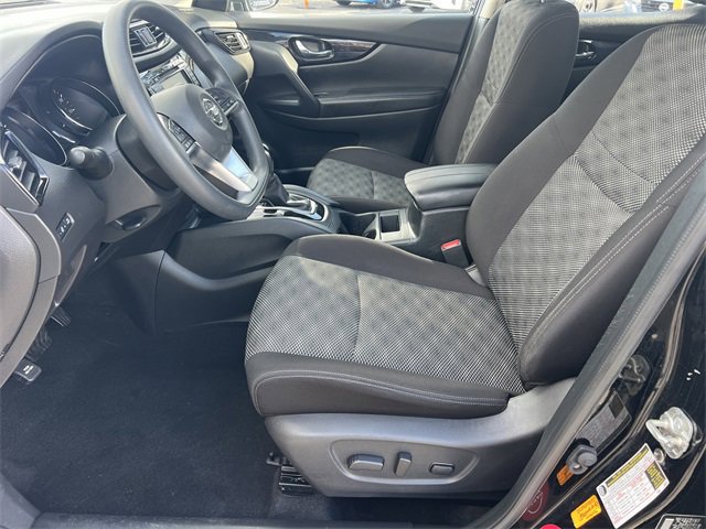 Used 2020 Nissan Rogue Sport SV image 19