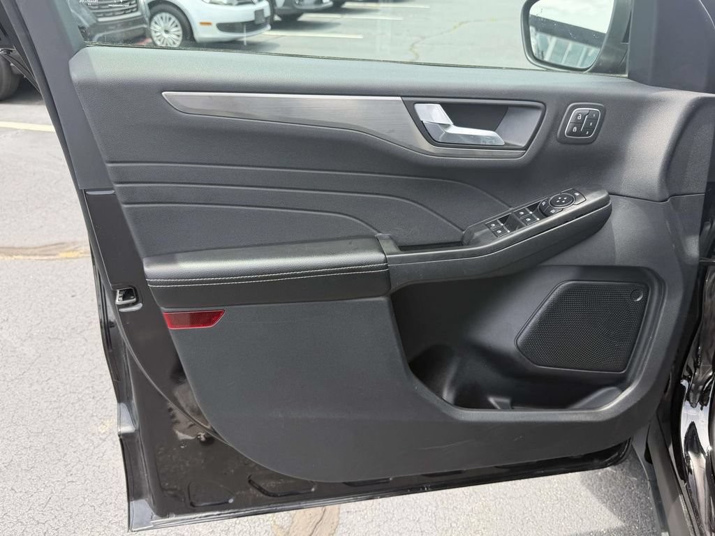 Used 2022 Ford Escape Titanium AWD/4WD image 14