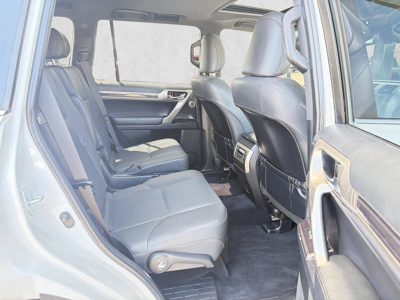Used 2021 Lexus GX 460 Premium w/ Accessory Package AWD/4WD image 15