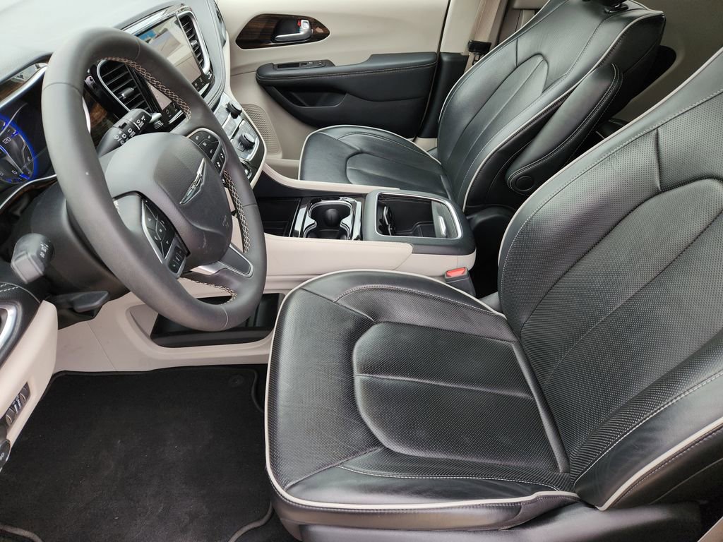 Used 2024 Chrysler Pacifica Limited image 18